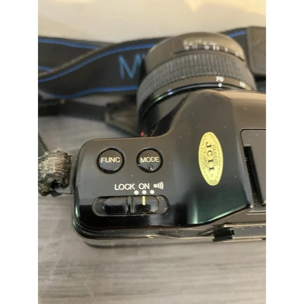 Minolta‎ Maxxum 7000i Film Camera with cover, Lens, New battery, Manuals, & Bag